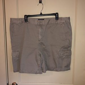 Men’s size 42 Cherokee brand cargo shorts